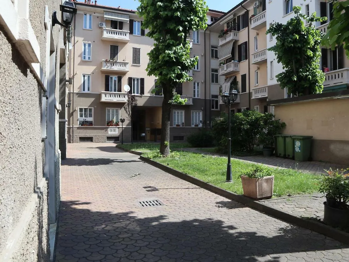 Paki Home Nel Cuore Dei Navigli Di Milano 0*, Милан Италия